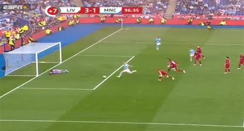 هالاند يهدر هدفا مؤكدا أمام ليفربول