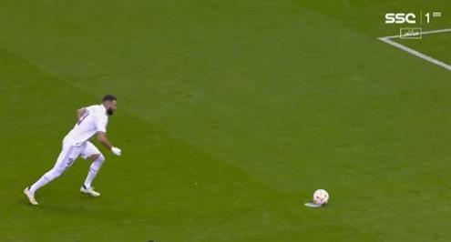 هدف ريال مدريد الأول أمام فالنسيا (بنزيما)