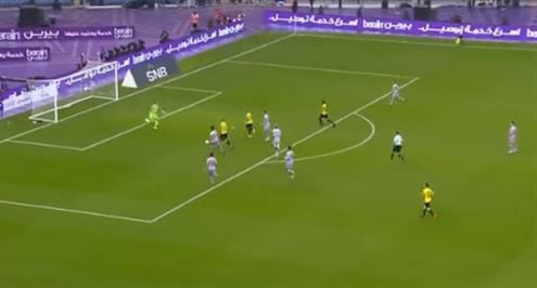 هدف الاتحاد الأول أمام الفيحاء (حمدالله) 