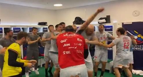 احتفال لاعبي منتخب اسبانيا بعد تحقيق المركز الثالث ببطولة العالم لكرة اليد
