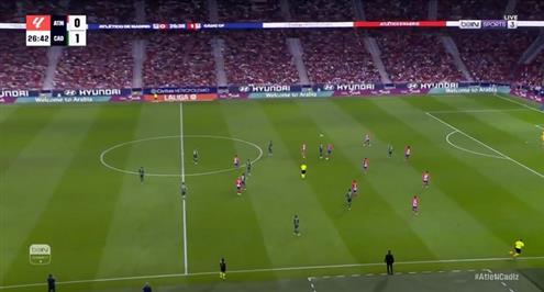 هدف رائع لقادش أمام أتلتيكو مدريد بعد أسيست من حارس المرمى