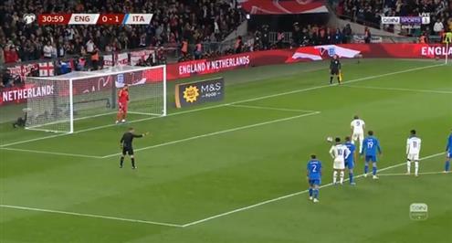 هدف إنجلترا الأول أمام إيطاليا (هاري كين)