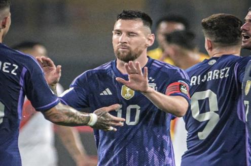 تسديدة قوية .. هدف الأرجنتين الثاني امام بيرو (ميسي)