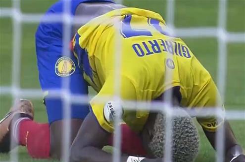 شاهد.. تصدي ويليامز لضربة جزاء من لاعب بترو أتليتكو