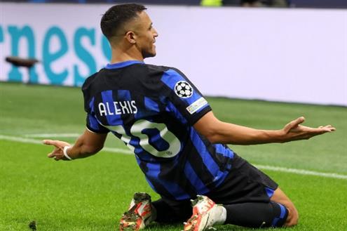 هدف انتر ميلان الأول أمام سالزبورج (سانشيز)