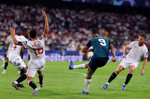 تسديدة رائعة.. هدف أرسنال الثاني أمام إشبيلية (خيسوس)