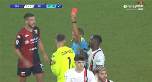طرد حارس جنوى بعد تدخل قوي على لاعب ميلان