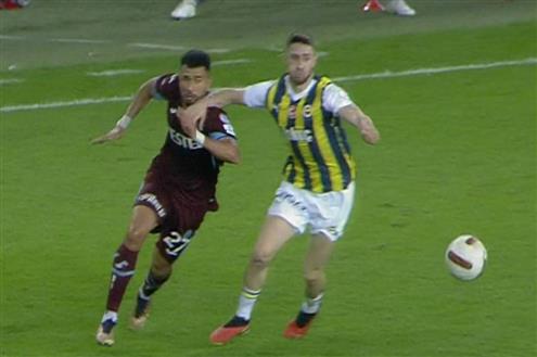 تريزيجيه يتسبب في طرد لاعب فنربخشة