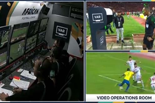 ضربة جزاء لصنداونز أمام الوداد بعد العودة لتقنية الفار