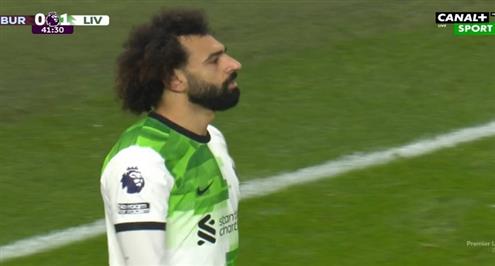 هدف ضائع من محمد صلاح أمام بيرنلي