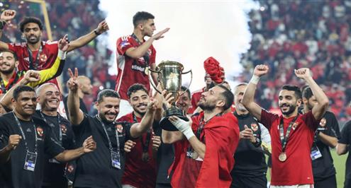 فرحة لاعبي الأهلي واحتفالات الجماهير بعد التتويج بالسوبر