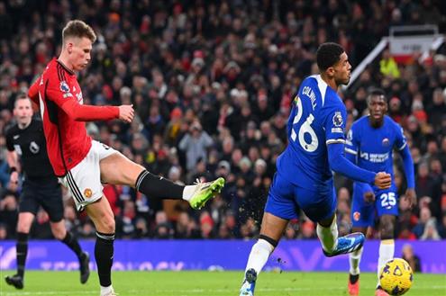 هدف مانشستر يونايتد الأول أمام تشيلسي (ماكتومناي)