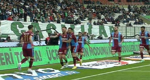 تريزيجيه يصنع هدف طرابزون الأول أمام قونيا سبور