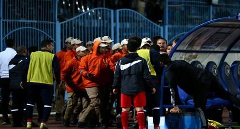 مشادات بين أعضاء الجهاز الفني في مباراة بيراميدز وفيوتشر 