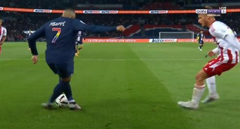 لقطة فنية رائعة من مبابي أمام أجاكسيو