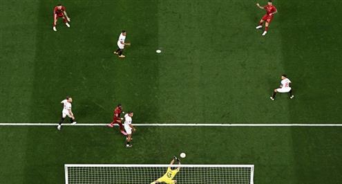 انقاذ رائع من ياسين بونو حارس اشبيلية أمام روما