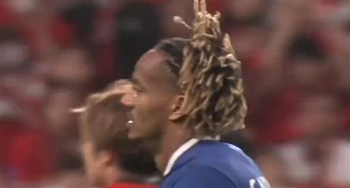 تسديدة قوية من كارييو أمام أوراوا