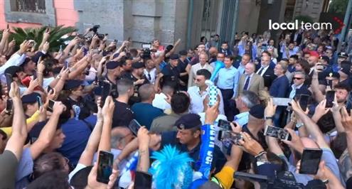 جماهير نابولي تستقبل رودي جارسيا 