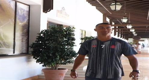 رونالدو ينضم إلى معسكر النصر ويلقي التحية 