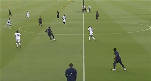 إنريكي يعطي تعليمات لمبابي قبل الدخول في مباراة لوهافر