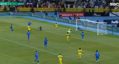 من على خط المرمى.. انقاذ رائع من البليهي أمام تسديدة رونالدو