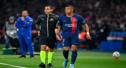 مبابي يغادر مباراة باريس سان جيرمام ومارسيليا للإصابة