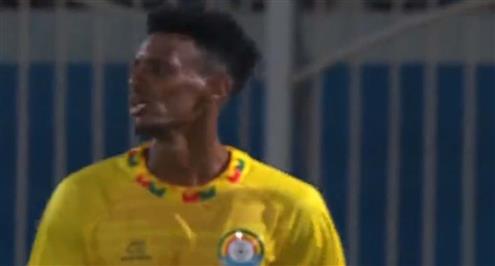 فرصة ضائعة من لاعب إثيوبيا أمام مصر