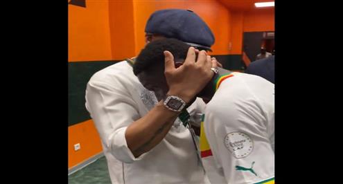 تهنئة الحجي ضيوف أسطورة السنغال للاعب لامين كامارا