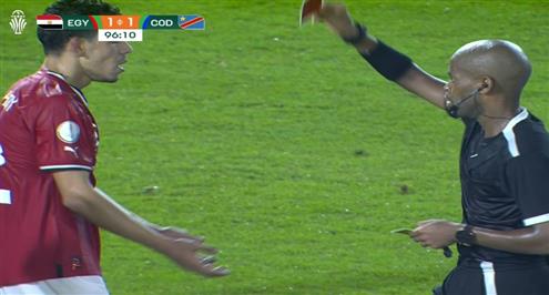 لحظة طرد محمد حمدي أمام الكونغو الديمقراطية 