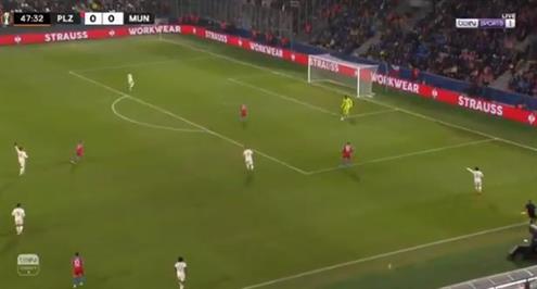 خطأ فادح من أونانا تسبب في هدف أمام فيكتوريا بلزن 