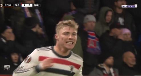 هدف مانشستر يونايتد الثاني أمام فيكتوريا بلزن (هويلاند)