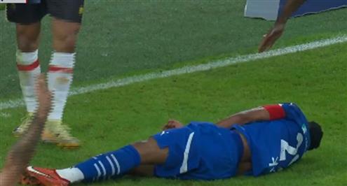 إصابة قوية لسالم الدوسري لاعب الهلال أمام الرائد