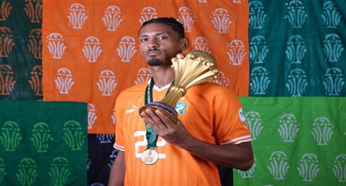 جلسة تصوير خاصة للاعبي منتخب كوت ديفوار بعد التتويج بأمم أفريقيا