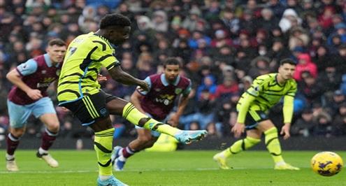 هدف أرسنال الثاني أمام بيرنلي (ساكا)