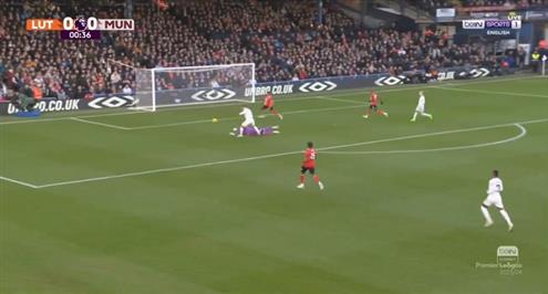 بعد 37 ثانية .. هدف مانشستر يونايتد الأول أمام لوتون (هويلوند)