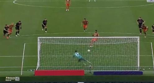 كوكا يسجل هدفا في مباراة كاراجومروك وألانيا سبور