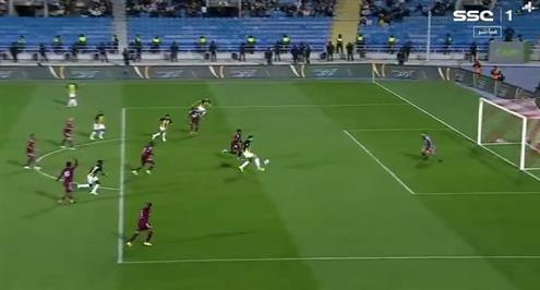 حجازي يسجل هدف الاتحاد الثالث أمام الفيصلي