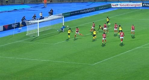 مصطفى شوبير ينقذ مرماه من هدف أمام يانج أفريكانز 