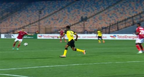 تسديدة صاروخية من عمرو السولية أمام يانج أفريكانز