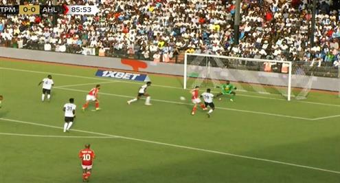 طاهر يهدر فرصة هدف للأهلي أمام مازيمبي