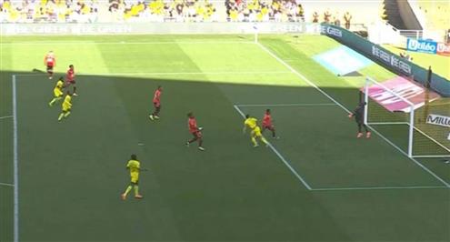 تصدى رائع.. حارس رين يحرم مصطفى محمد من هدف