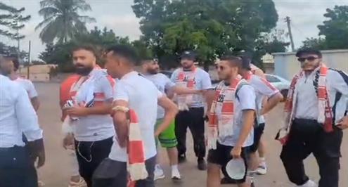 توافد جماهير الزمالك على ملعب بابا يارا قبل مواجهة دريمز