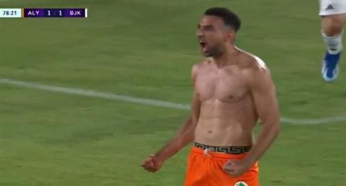 كوكا يسجل هدفا في مباراة ألانيا سبور وبشكتاش