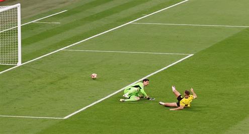 القائم يحرم بروسيا دورتموند من هدف أمام ريال مدريد