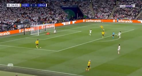 تدخل قوي من فينسيوس على كوبيل ويحصل على انذار