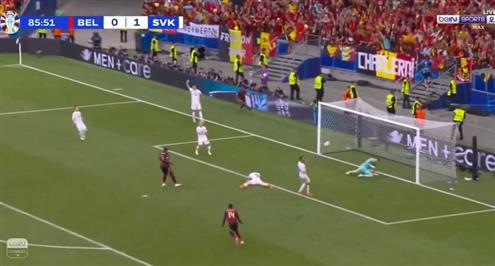 تقنية الفيديو تلغي هدفا لروميلو لوكاكو أمام سلوفاكيا