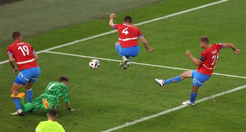 خطأ قاتل.. هدف التشيك الأول أمام تركيا