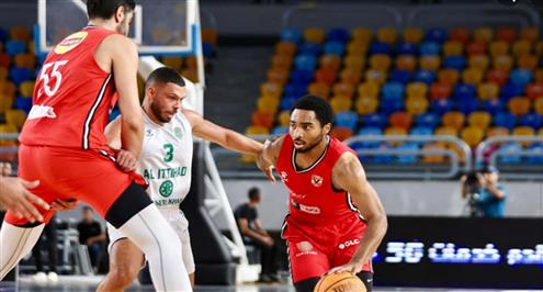 اللحظات الأخيرة من المباراة الأولى بين الاتحاد والأهلي في نهائي دوري السلة