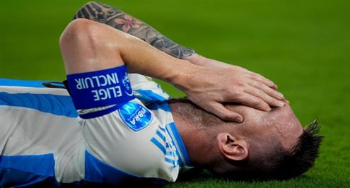 لحظة إصابة ميسي في مباراة الأرجنتين وكولومبيا