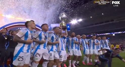 تصرف غريب من باريديس في احتفالات الأرجنتين بكوبا أمريكا